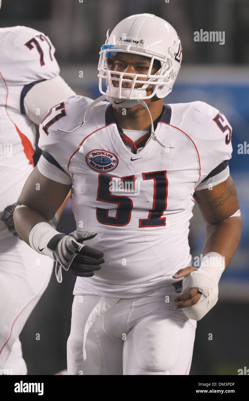 Arizona linebacker R.J. Young #51 warms up before game action against ...