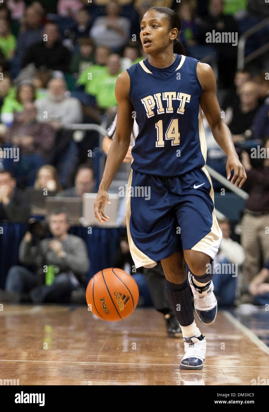 Pittsburgh guard jania sims 14 hi-res stock photography and images - Alamy