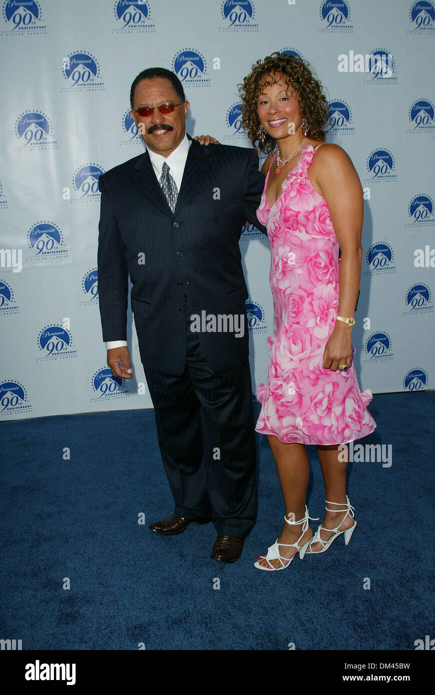 July 14, 2002 - Hollywood, CALIFORNIA - PARAMOIUNT PICTURES CELEBRATES 90TH ANNIVERSARY.WITH 90 STARS FOR 90 YEARS.AT PARAMOUNT PICTURES STUDIOS HOLLYWOOD, CA.JUDGE JOE BROWN AND WIFE. FITZROY BARRETT /    7-14-2002              K25523FB         (D)(Credit Image: © Globe Photos/ZUMAPRESS.com) Stock Photo
