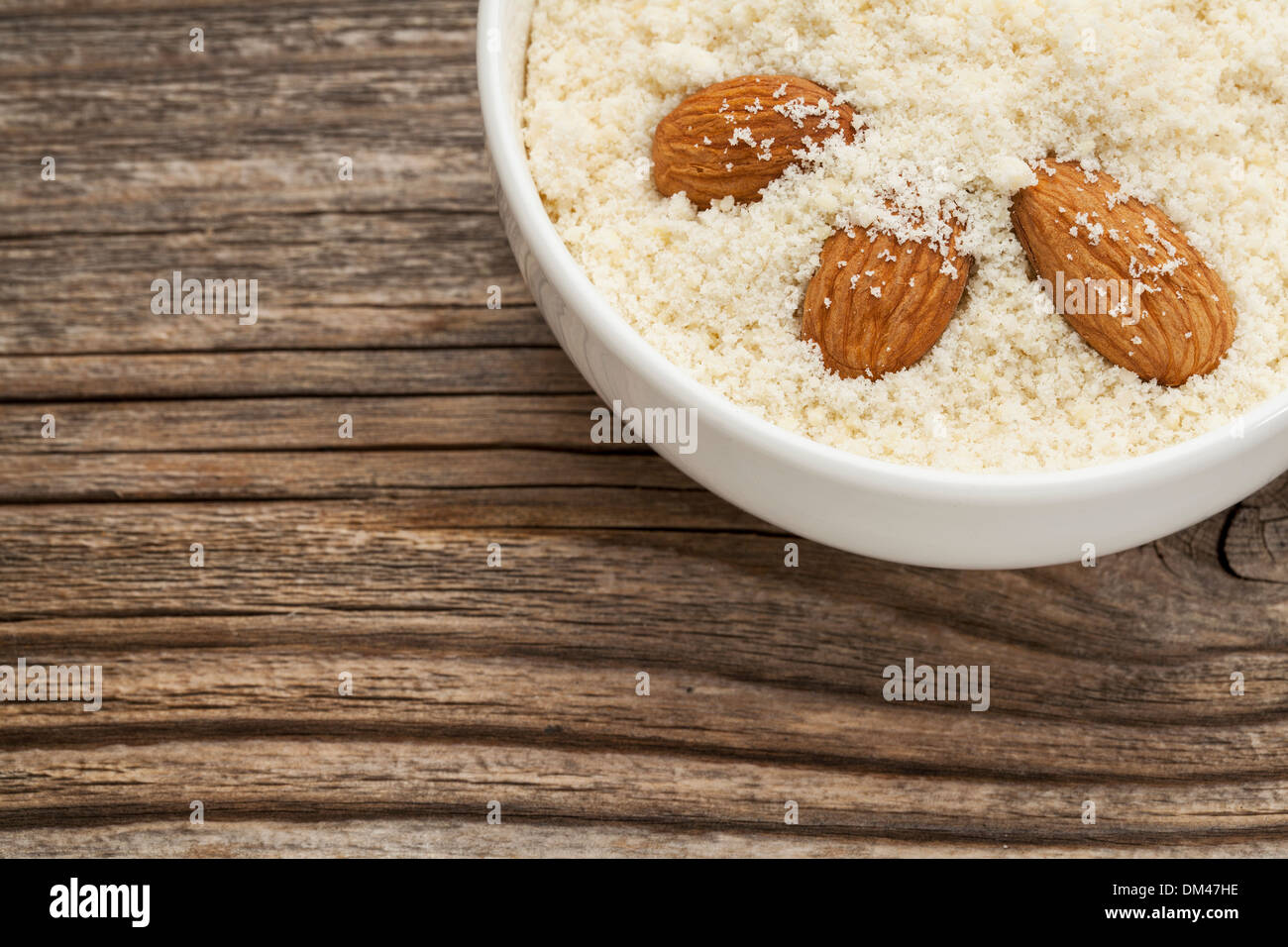 almond flour high in protein, low in carbohydrates, low in sugars and gluten free a ceramic