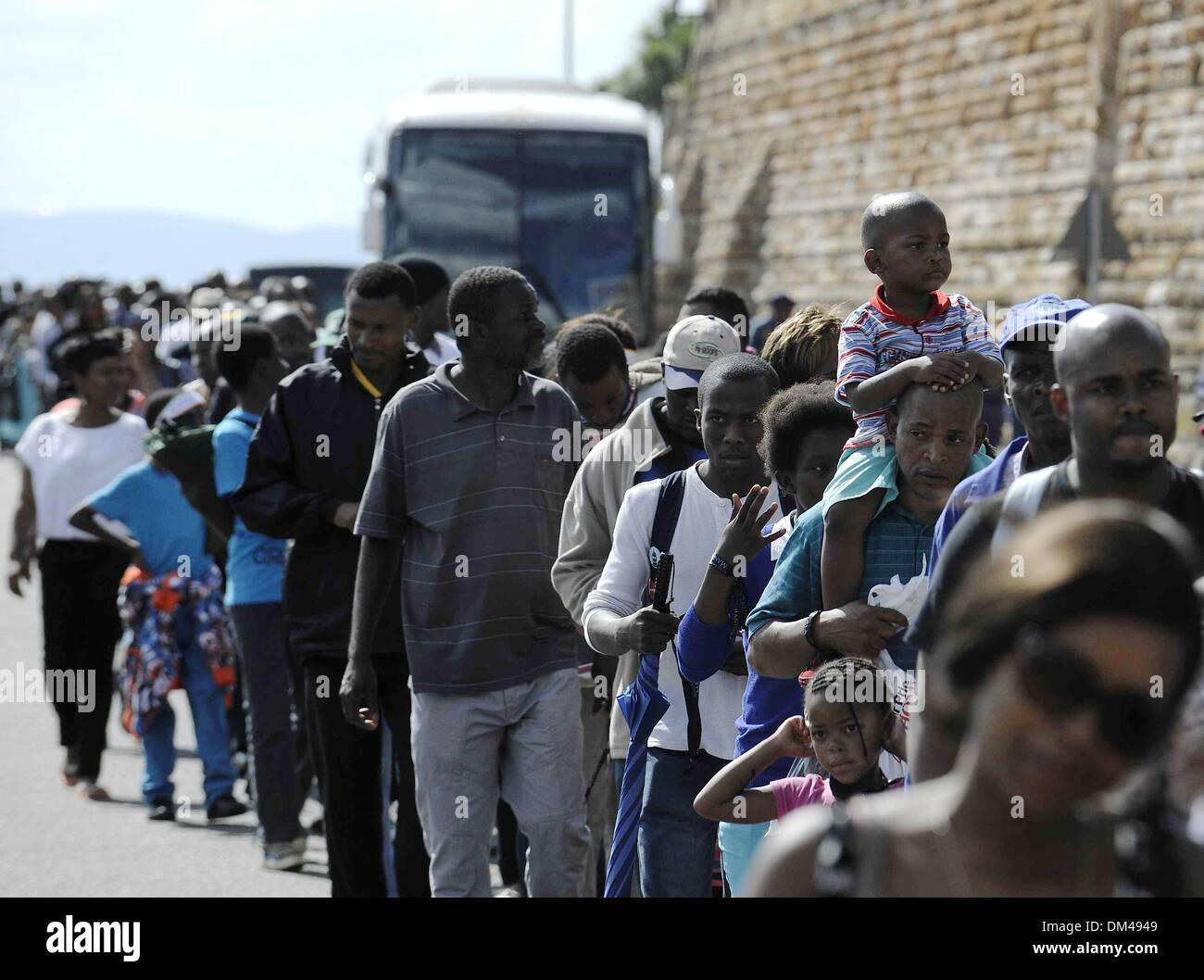 Lie in state queue hi-res stock photography and images - Alamy