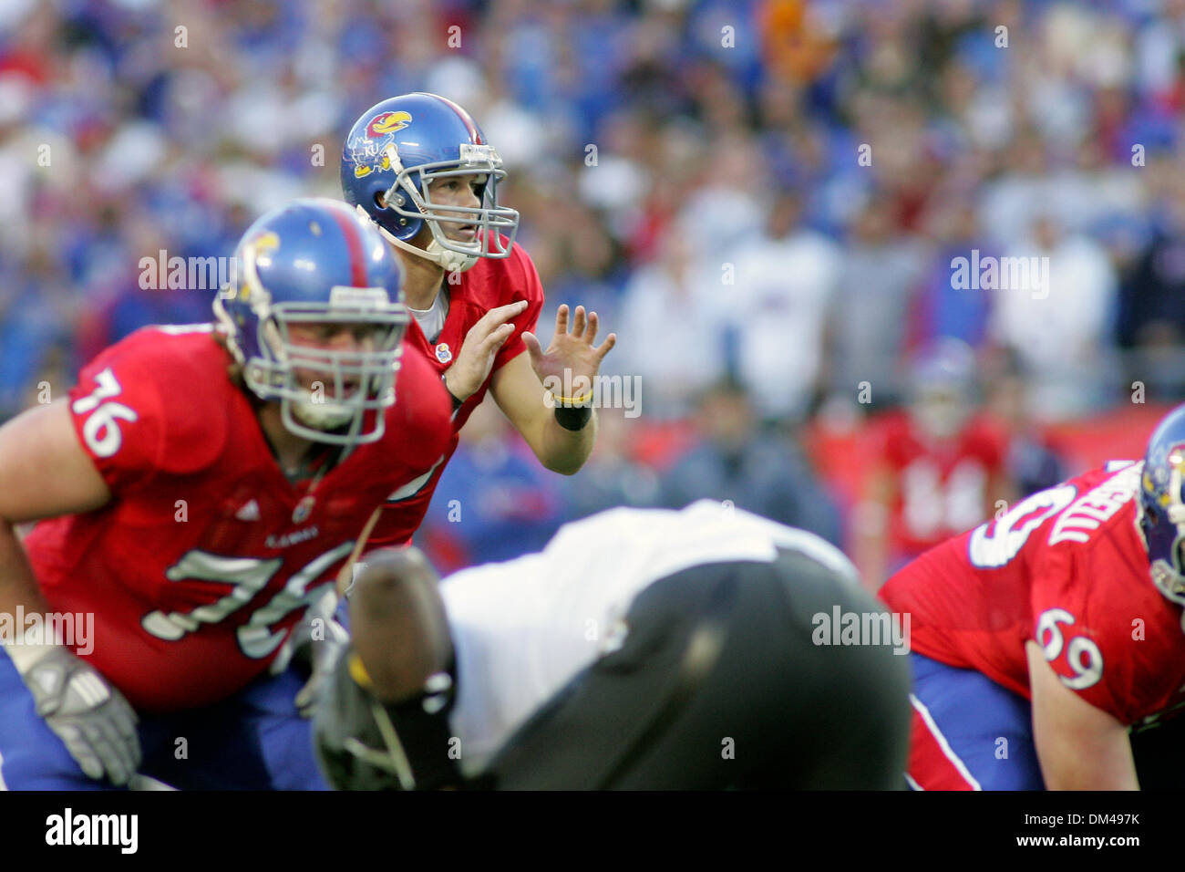 Dirk Reesing Kansas quarterback Todd Reesing (5) takes the snap during game action ...