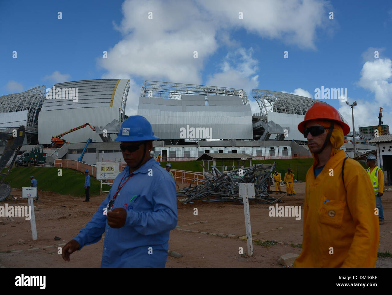 Natal, Brazil. 08th Dec, 2013. Construction workers are pictured at the construction site of 'Arena das Dunas' in Natal, Brazil, 08 December 2013. Photo: MARCUS BRANDT/dpa/Alamy Live News Stock Photo