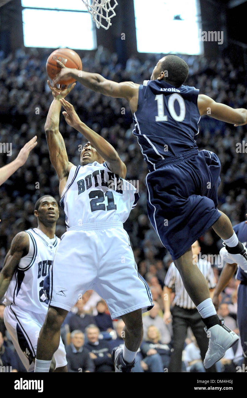 Bulldogs Gordon Hayward scores a last-second shot to win the over the  Musketeers. Butler wins 69-68 over Xavier.(20) Gordon Hayward. (Credit  Image: © Mike Taylor/Southcreek Global/ZUMApress.com Stock Photo - Alamy