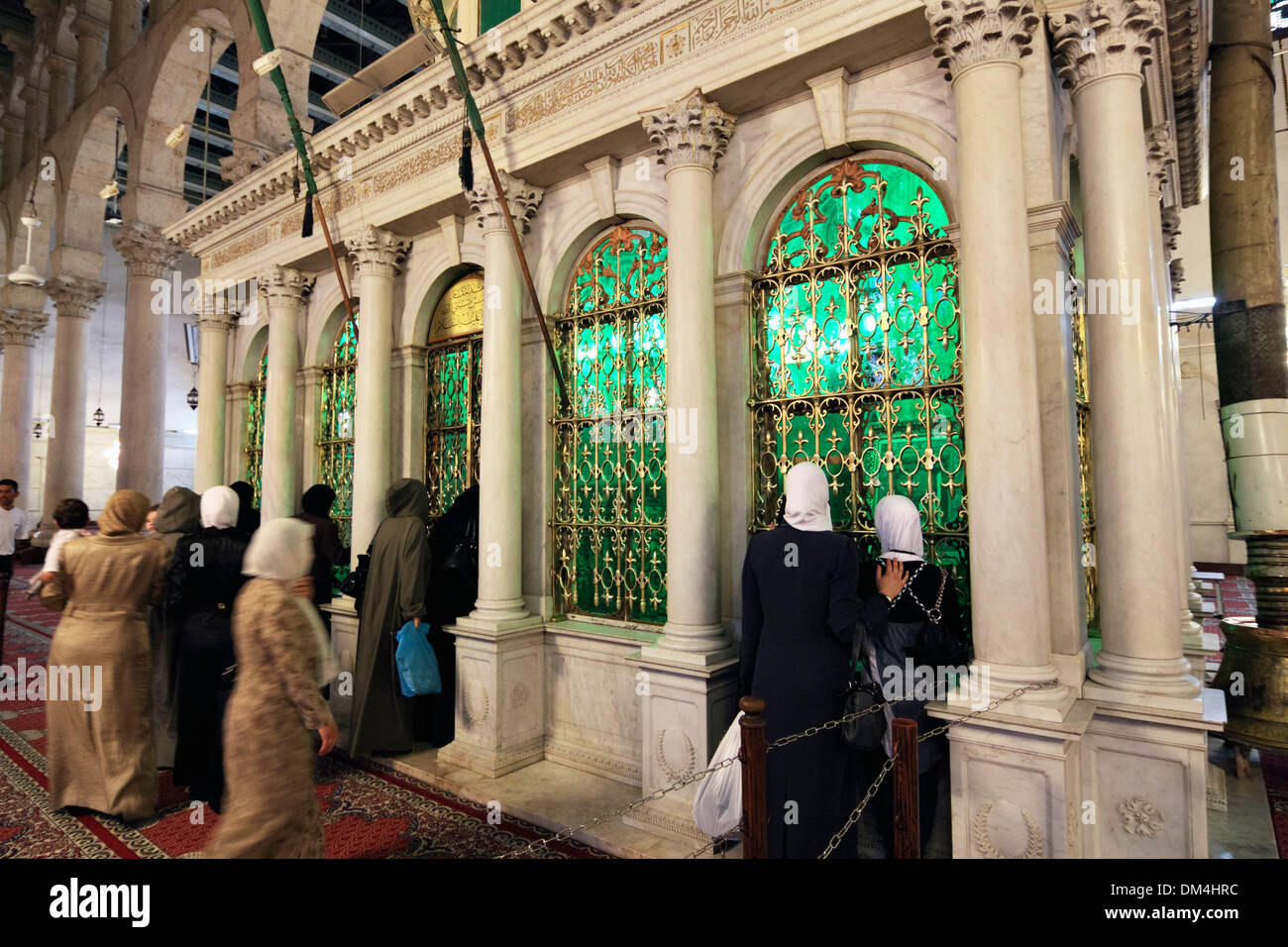 Faithful at Saint John the Baptist tomb in Umayyad Mosque, Damascus, Syria Stock Photo