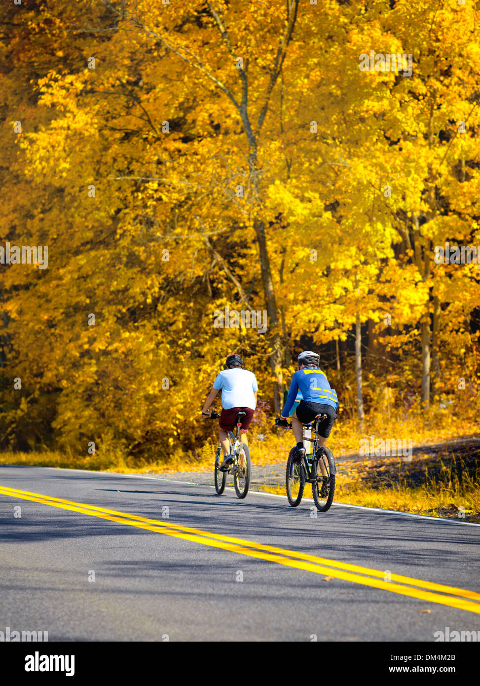 Two cyclists or road hi-res stock photography and images - Alamy