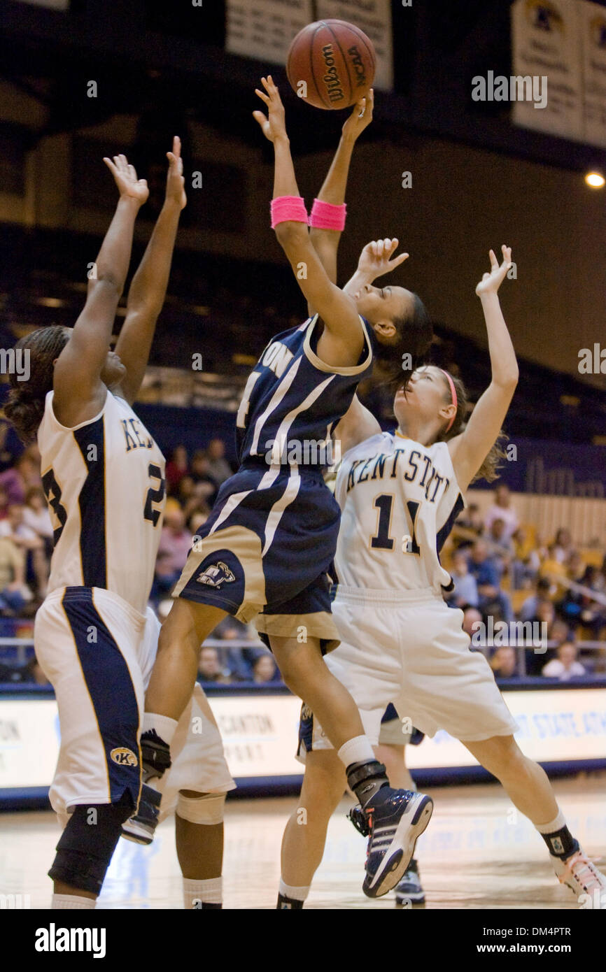 24 February 2010:  Akron Zips Natasha Williams (14) drives to the basket during the NCAA college basketball game between the Akron Zips and the Kent State Golden Flashes at the M.A.C. Center in Kent, Ohio.  Kent State defeated Akron 67-64..Mandatory Credit: Frank Jansky / Southcreek Global (Credit Image: © Frank Jansky/Southcreek Global/ZUMApress.com) Stock Photo