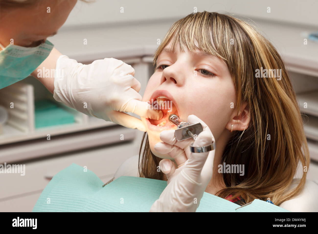 Dentist syringe hires stock photography and images Alamy