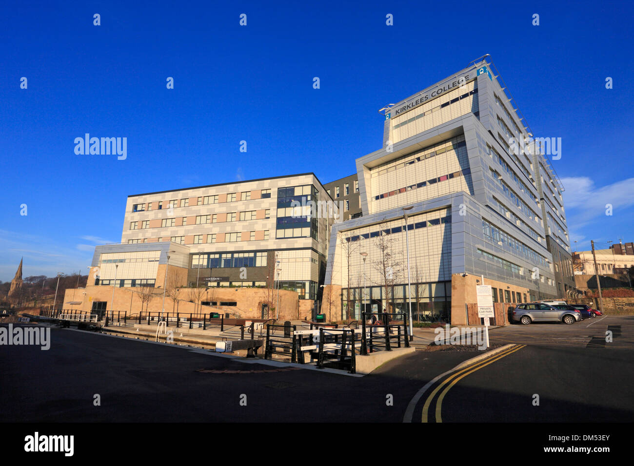 The new Kirklees College Campus, Waterfront Quarter, Huddersfield, West Yorkshire, England, UK. Stock Photo