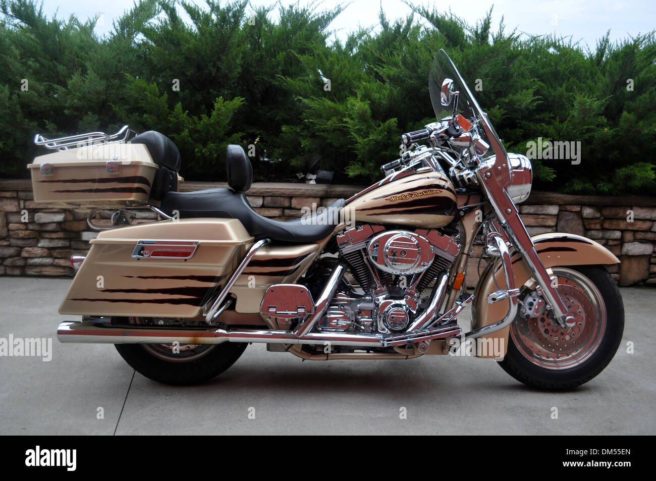 Harley davidson road king 2003 hi res stock photography and images