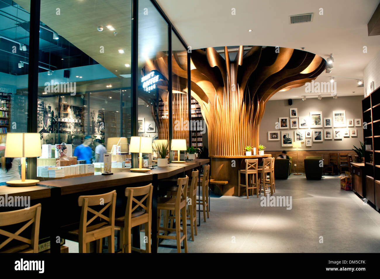 Bookstore, casual bookstore, coffee bar Stock Photo Alamy