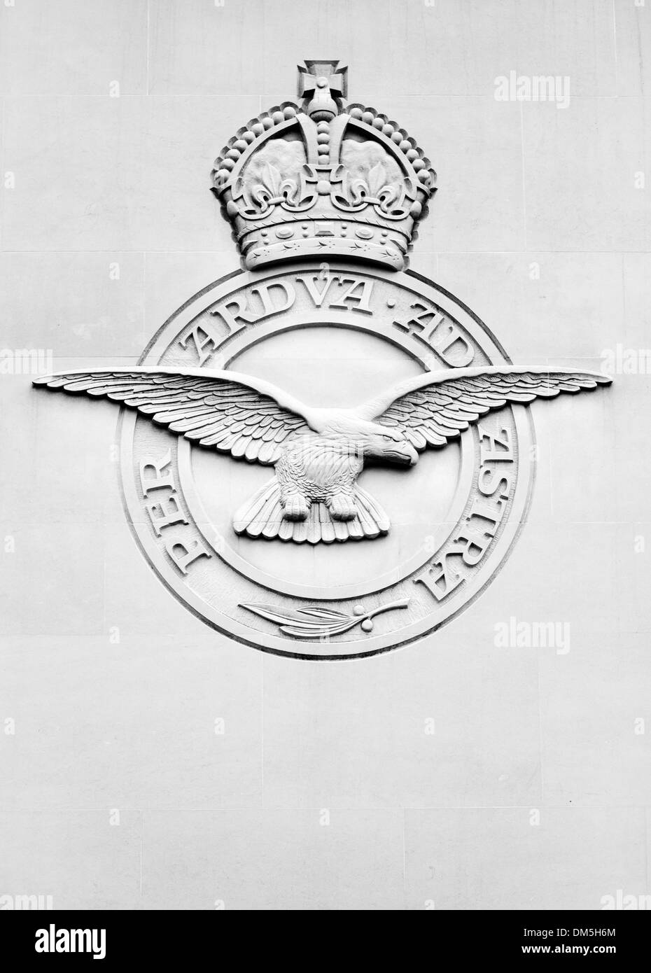 British Royal Air Force emblem of an eagle and crown Stock Photo - Alamy