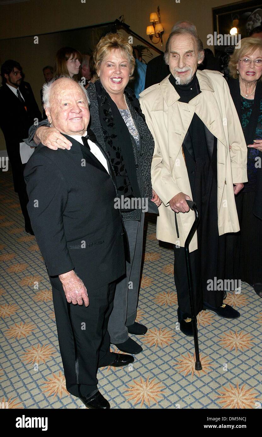 Nov. 6, 2002 - Beverly Hills, CALIFORNIA, USA - MICKEY ROONEY AND WIFE AND SID CAESAR ..K27033FB  THE ACADEMY OF TELEVISION ARTS & SCIENCES PRESENTS THE 15TH ANNUAL HALL OF FAME CEREMONY.BEVERLY HILLS HOTEL, BEVERLY HILLS, CA.NOVEMBER  6, 2002. FITZROY BARRETT/   2002(Credit Image: © Globe Photos/ZUMAPRESS.com) Stock Photo