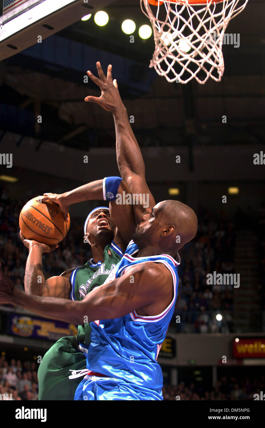 Feb 11, 2005; Pheonix, CA, USA; With less than 15 seconds remaining in the 4th quarter, Jason Terry is fouled as he scores a shot over Kings forward Chris Webber or two points and converted the free throw to put the Mavs up 115-113 in the 4th quarter in the Sacramento Kings and the Dallas Mavericks at Arco Arena in Sacramento, California February 11, 2004. Sacramento Bee photograph Stock Photo