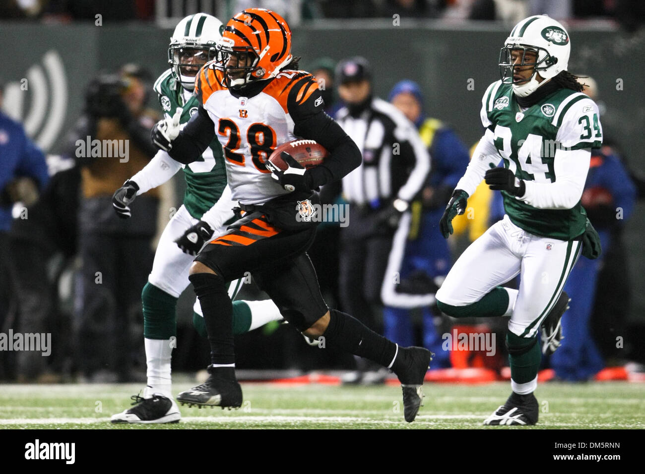 Action football nfl pro professional sports hi-res stock photography ...