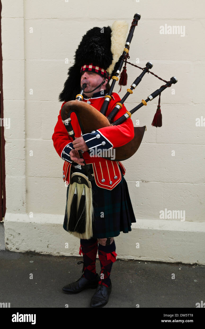 A piper stands and plays the bagpipes Stock Photo - Alamy