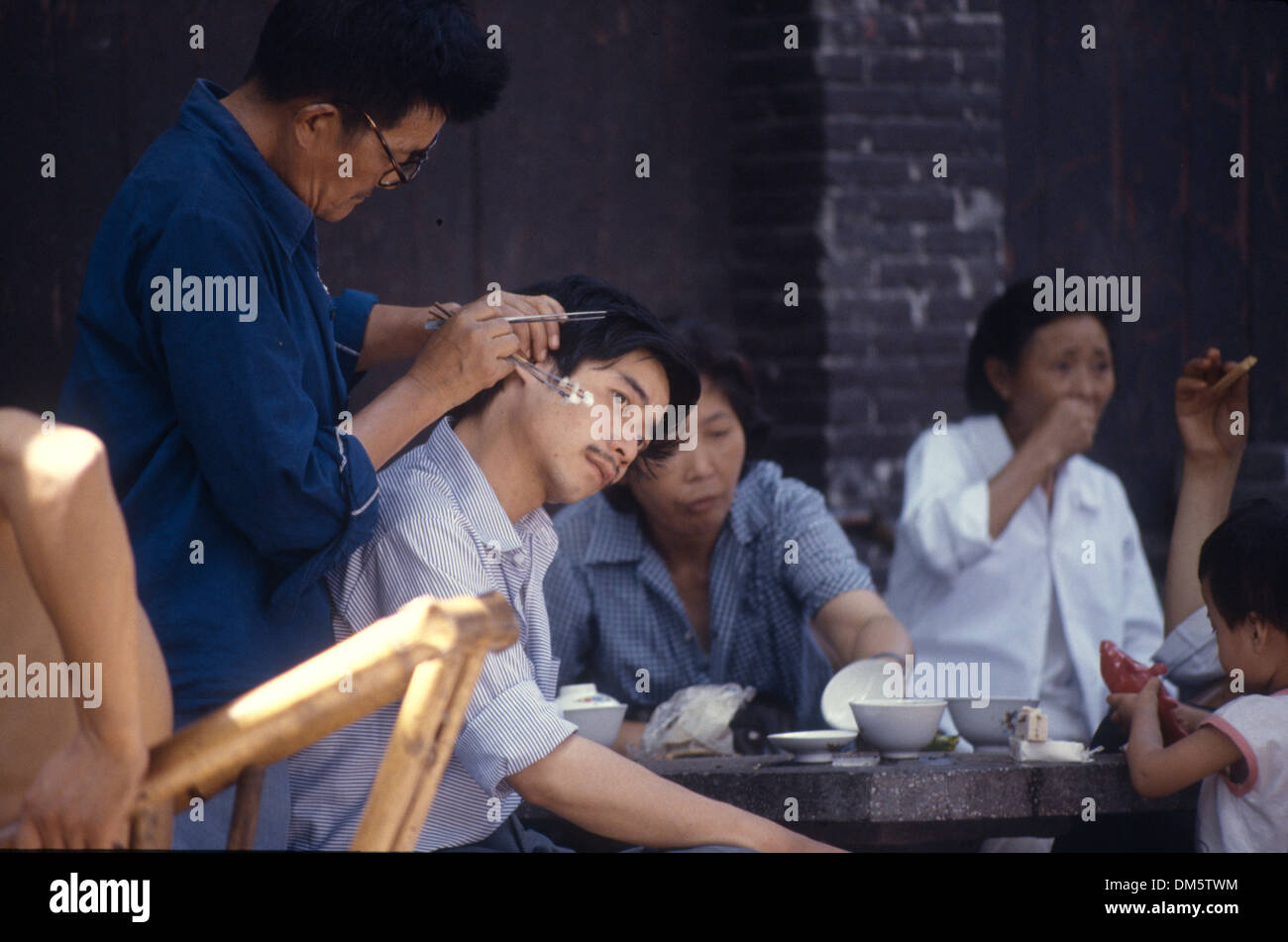 Earpick profession found in an outdoor tea house in Chengdu, Sichuan Province, China Stock Photo
