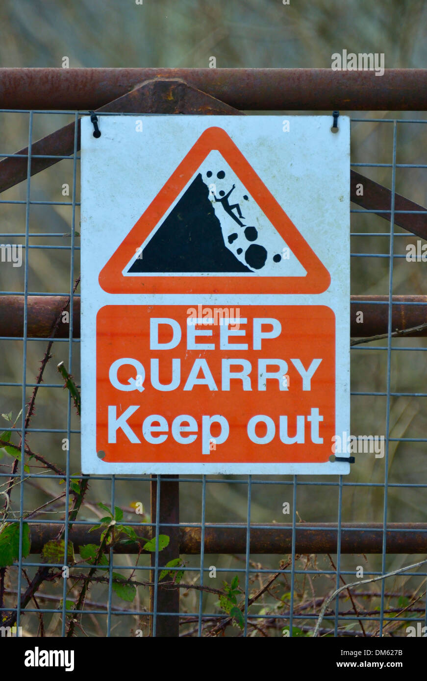 'DEEP QUARRY Keep out', warning notice. Kendal Quarry, Kendal, Cumbria ...