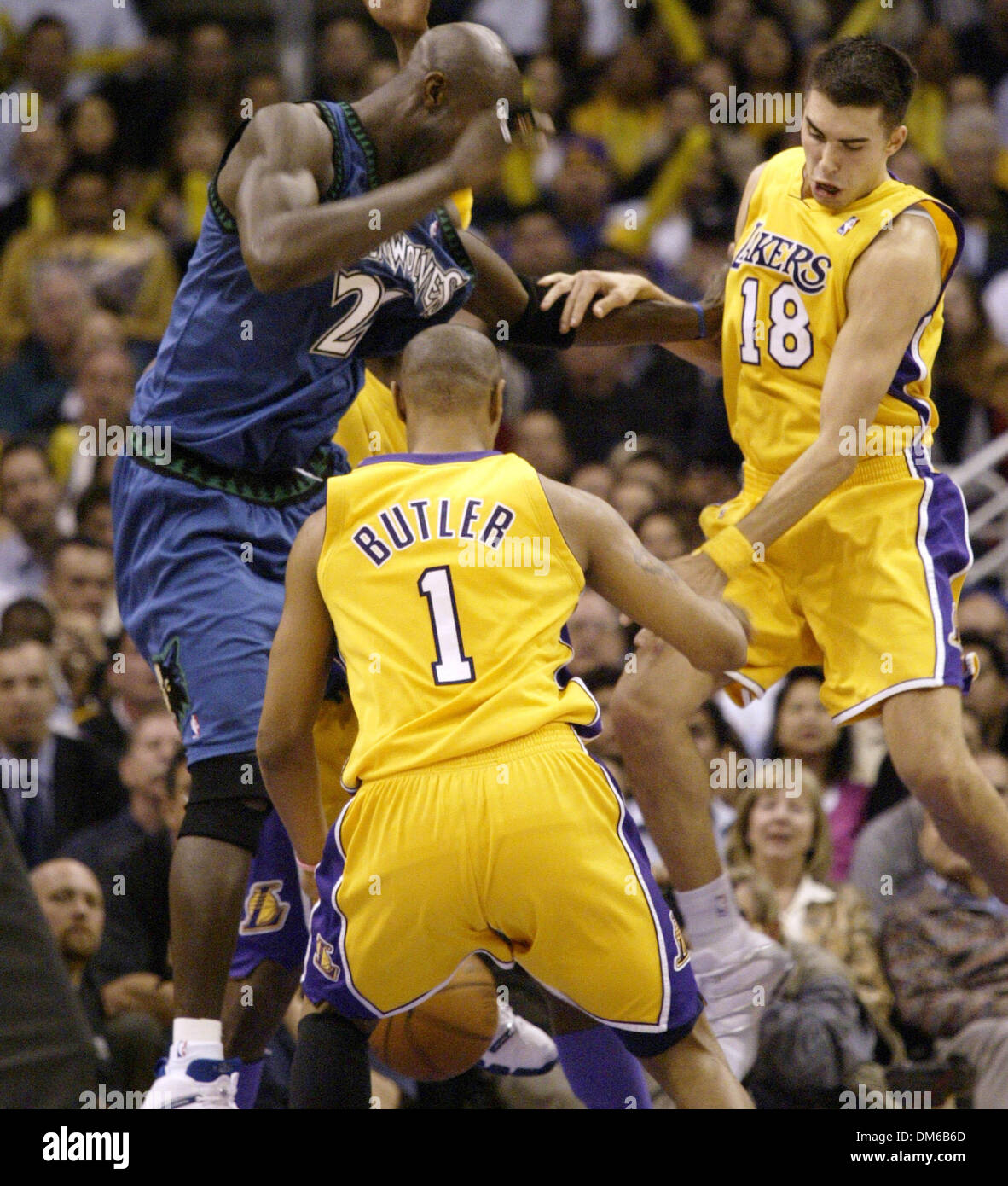 Jan 19, 2005; Los Angeles, CA, USA; Minnesota Timberwolves (20) KEVIN GARNETT looses the ball against  (1) CARON BUTLER and  (18) SASHA VUJACIC during the second half of the Minnesota Timberwolves game against Los Angeles Lakers at the Staples Center in Los Angeles California on Wednesday January 19, 2005. Stock Photo