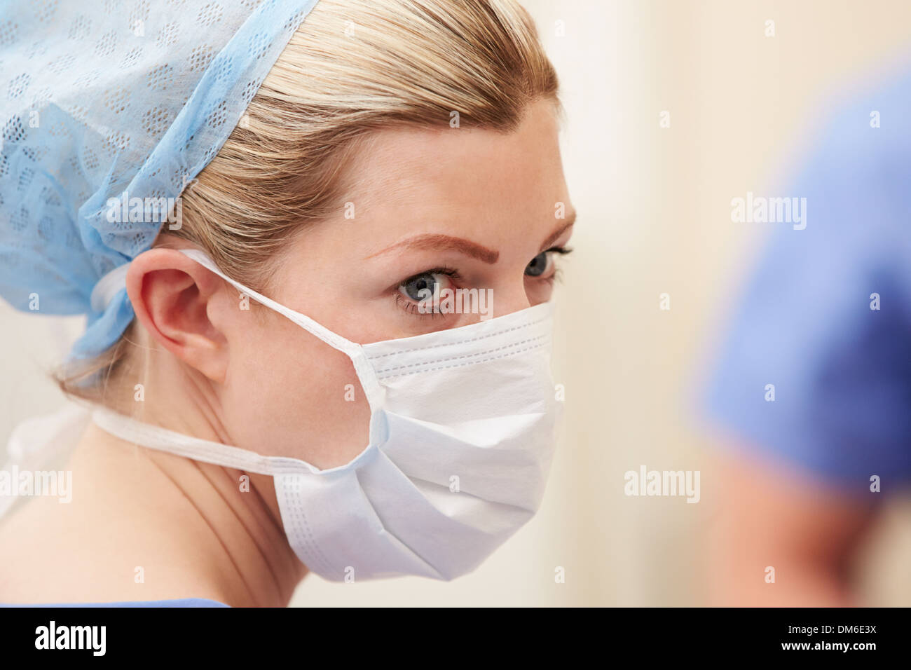 Nurse In Operating Theatre Wearing Scrubs And Mask Stock Photo Alamy