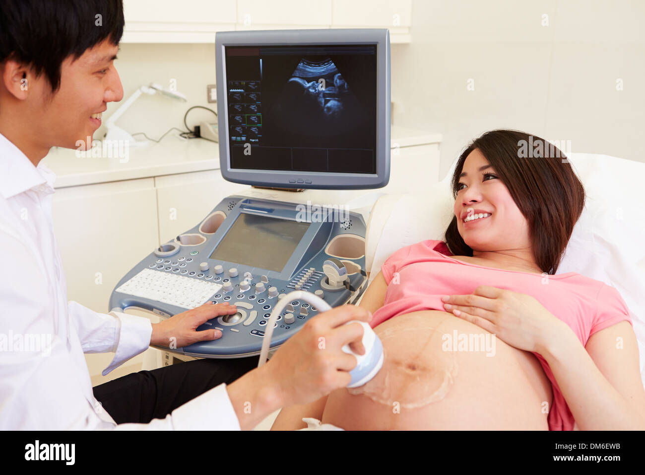 Man pregnant ultrasound hi-res stock photography and images - Alamy