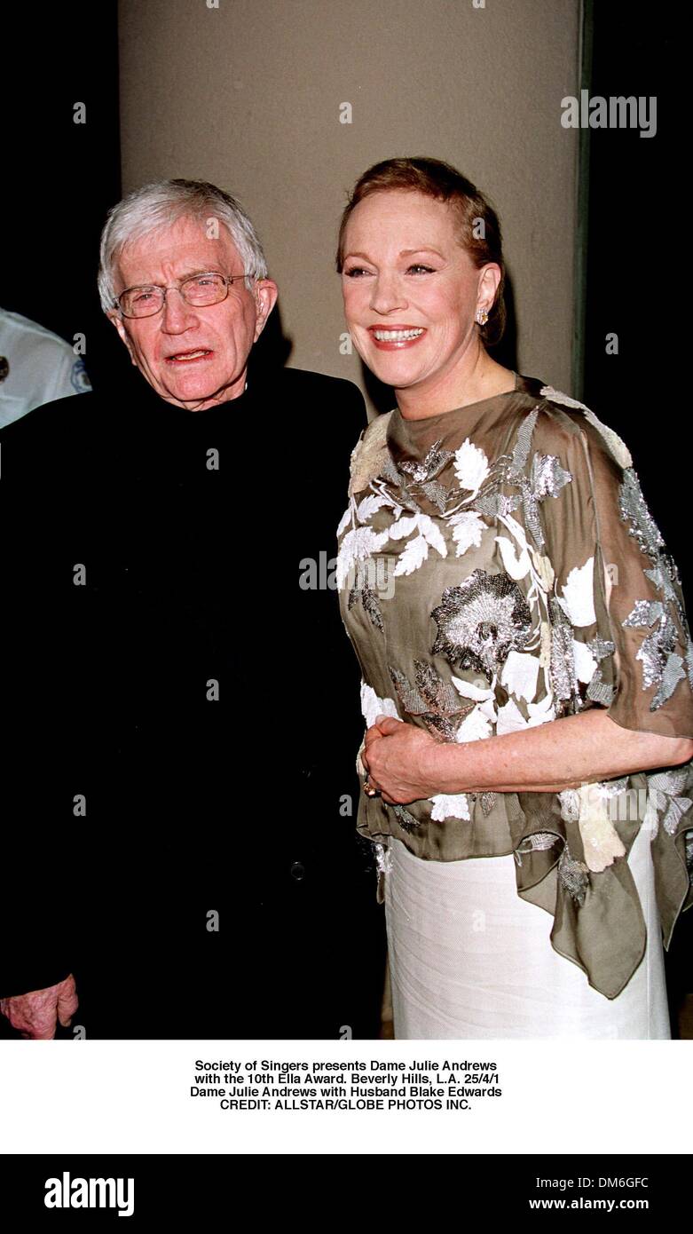 Society of Singers presents Dame Julie Andrews with the 10th Ella Award.  Beverly Hills, L.A. 25/4/1.Dame Julie Andrews with Husband Blake Edwards  Stock Photo - Alamy, image size:781x1390
