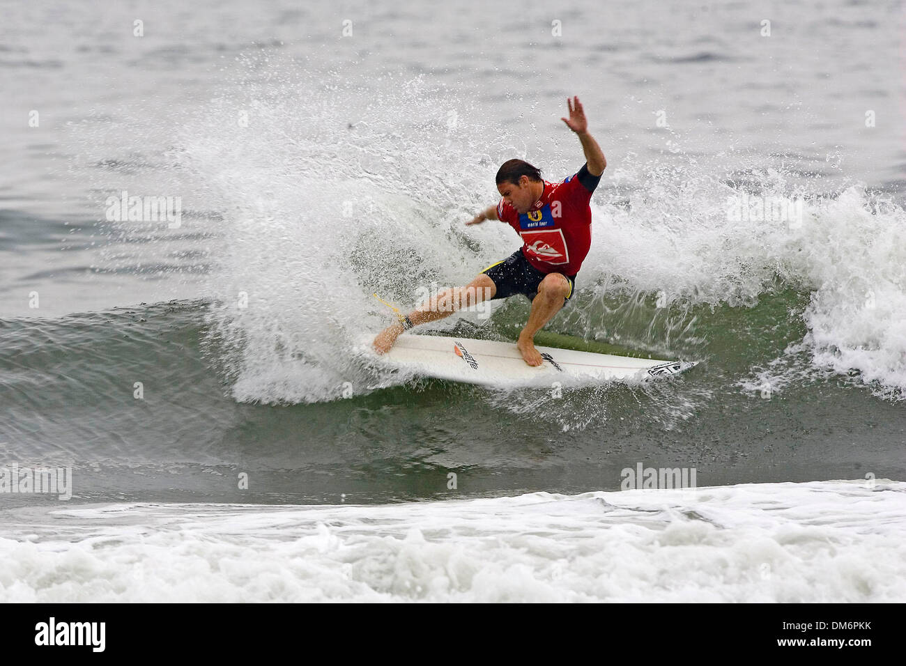 Aug 31, 2005; Chiba, JAPAN; PHIL MACDONALD (Tomakin , NSW, Australia), opened the Quiksilver Pro Japan with a convincing round one heat win defeating Tim Curran (USA) and Marcello Nunes (Bra). The Quiksilver Pro Japan is the seventh of 11 events on the 2005 Fosters menÕs ASP World Championship Tour (WCT) and features the top 45 surfers in world and three wild card surfers. Floridia Stock Photo