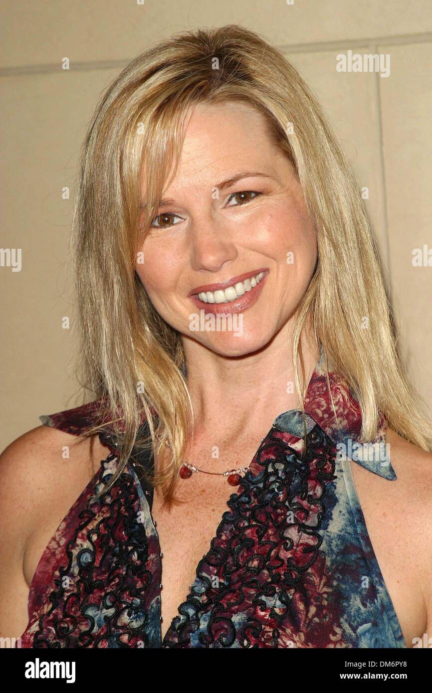 Nov 9 2002 Hollywood California Suzanne Sena Glaza Fashion