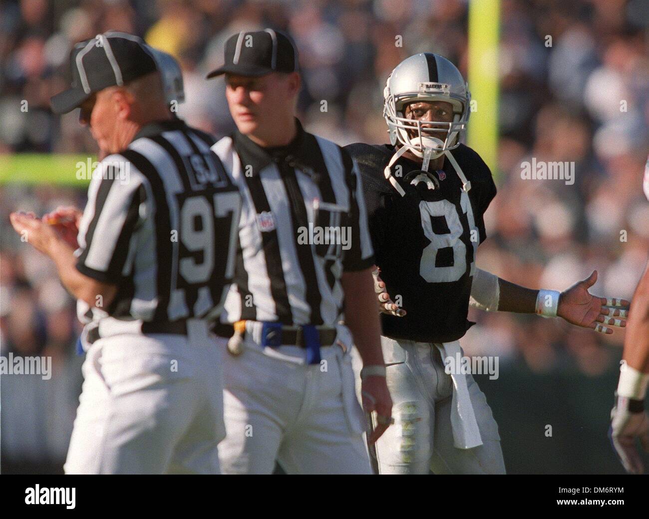 Wide receiver Tim Brown #81 of the Oakland Raiders runs down field.Circa  the 1990's. (Icon Sportswire via AP Images Stock Photo - Alamy