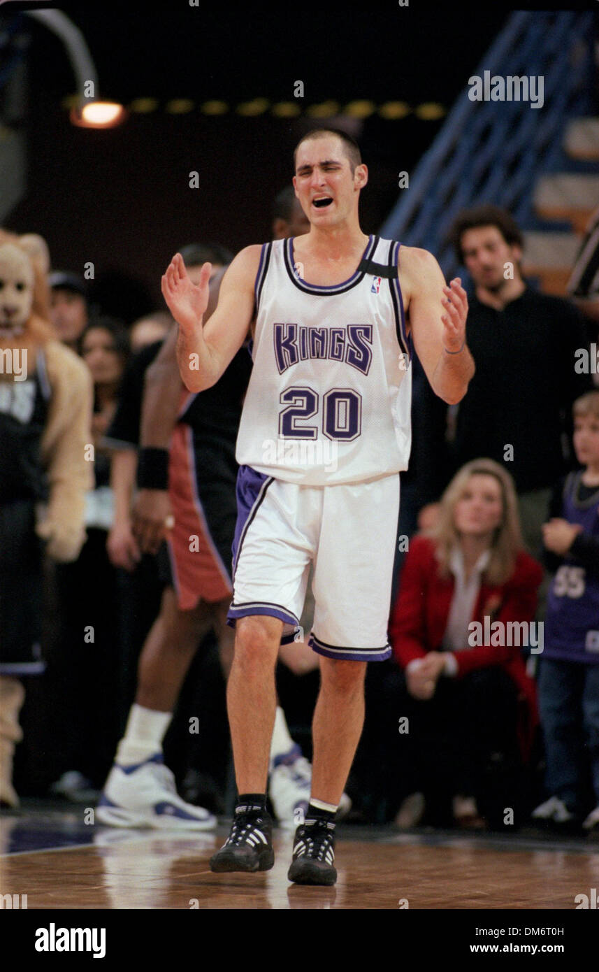Jon Barry with the Sacramento Kings reacts to a play January 22, 2000. (Sacramento Bee / Bryan Patrick)  /ZUMA Press Stock Photo