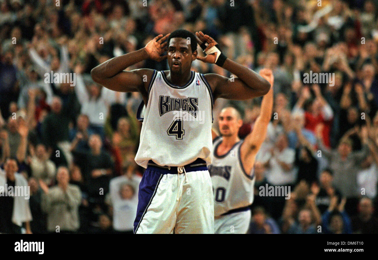 Chris Webber puts his hands to his head to hear the crowd at Arco scream as the KIngs come back from being 24 points behind against the Miami Heat to take the lead. PIcture taken in the 3rd quarter at Arco Arena 2000-12-10. Sacramento Bee/Bryan Patrick.  /ZUMA Press Stock Photo