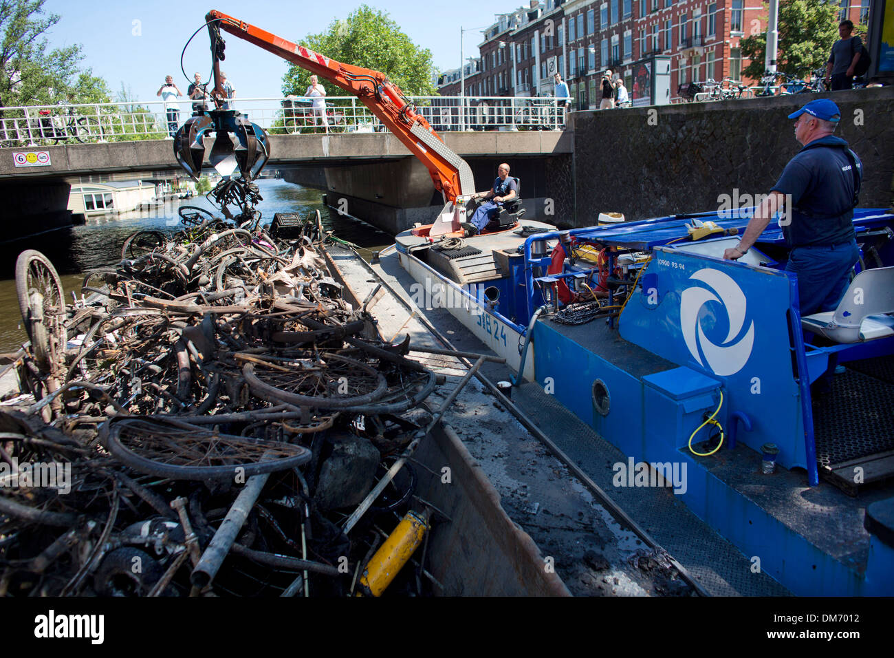Cleaning amsterdam canals hires stock photography and images Alamy