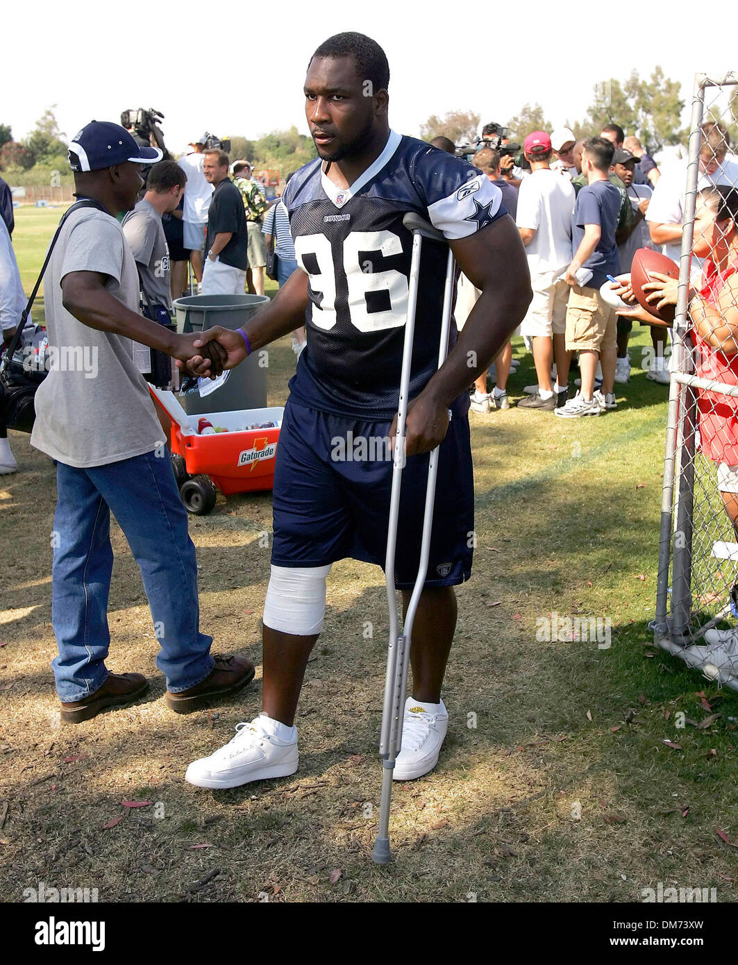 aug-06-2005-oxnard-ca-usa-dallas-cowboys-defensive-end-marcus-spears-uses-a-crutch-to-help-walk-saturday-afternoon-aug-6-2005-during-the-eighth-day-of-training-camp-in-oxnard