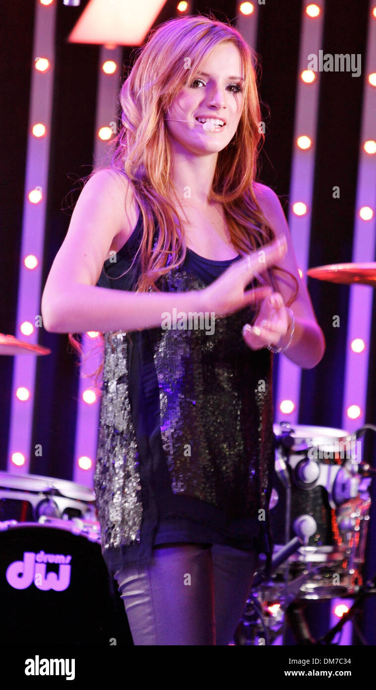 Bella Thorne performing at Music Spotlight Series at Universal CityWalk