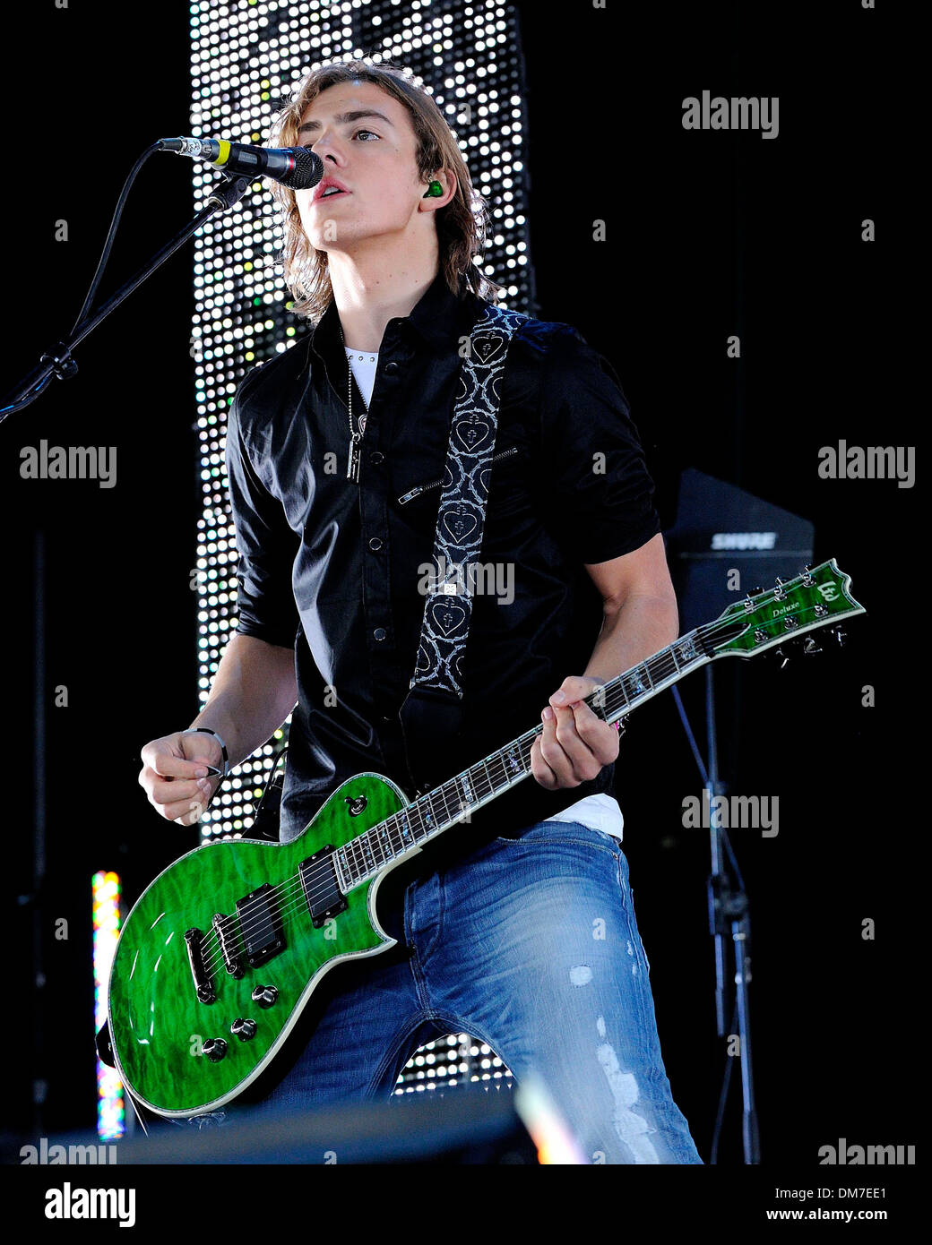 Rocky Lynch Of R5 Performs At Molson Canadian Amphitheatre For Family Stock Photo Alamy