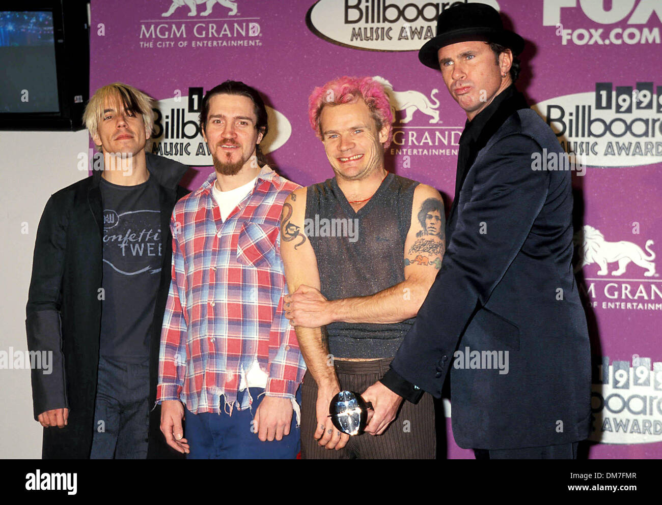 Red hot chili peppers 1999 hi-res stock photography and images - Alamy