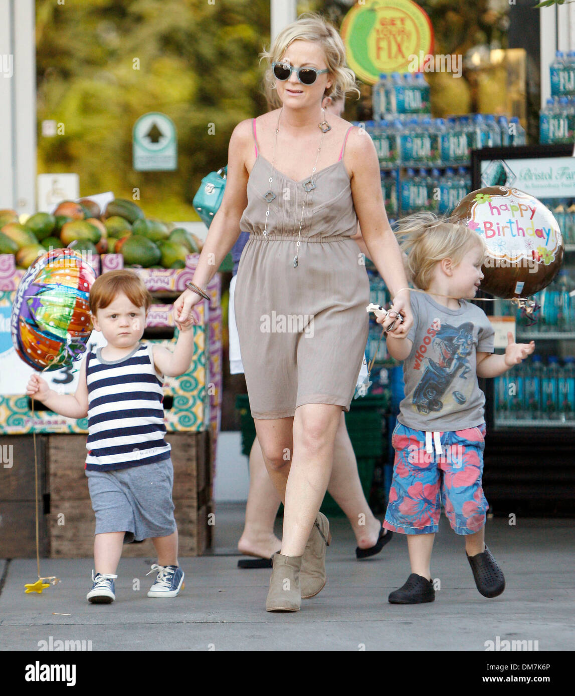 Amy Poehler shopping at Bristol Farms los Angeles, California - 01.09.