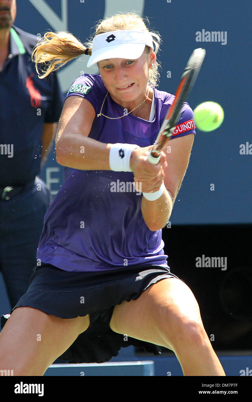 Ekaterina Makarova US Open 2012 Womens Match - Serena Williams v Ekaterina Makarova - USTA Billie Jean King National Tennis Stock Photo