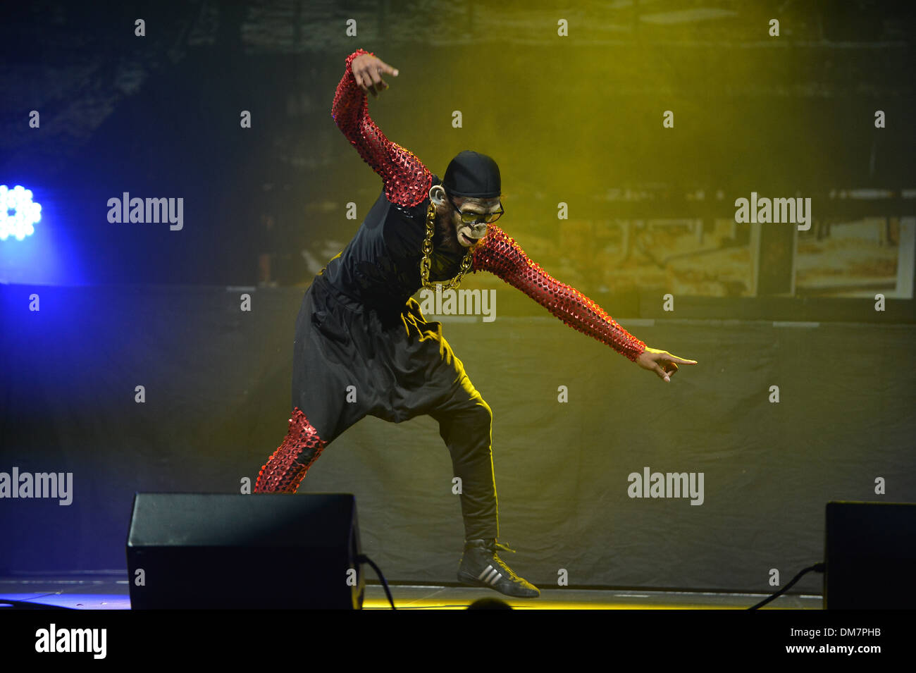 Dance crew Jungle Boogie performs Scream Tour with Next Generation Pt 2 ...