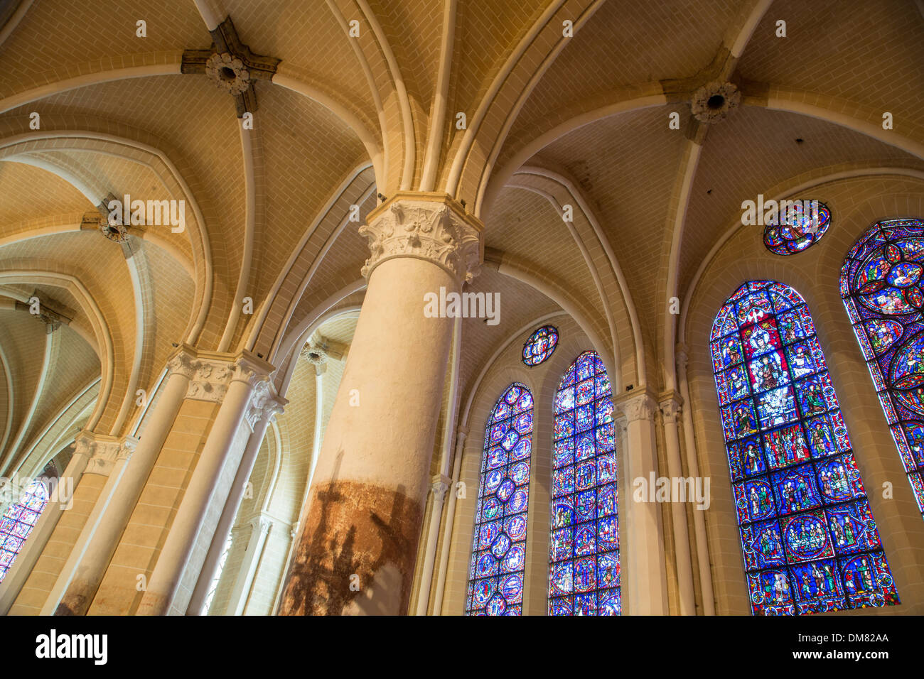 STAINED GLASS (THE VIRGIN OF OUR LADY OF THE BELLE VERRIERE), COLUMNS