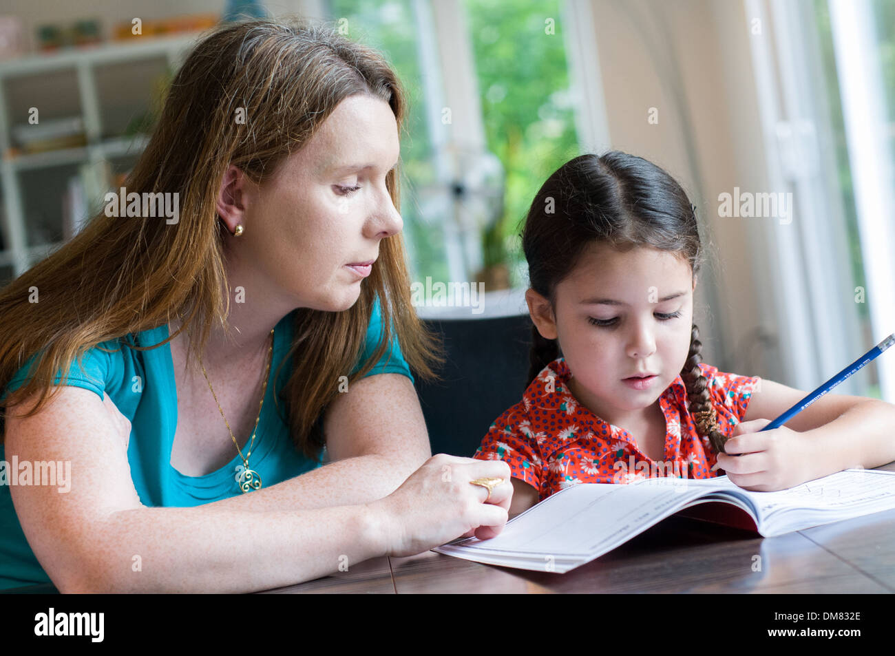 Child setting table hi-res stock photography and images - Alamy