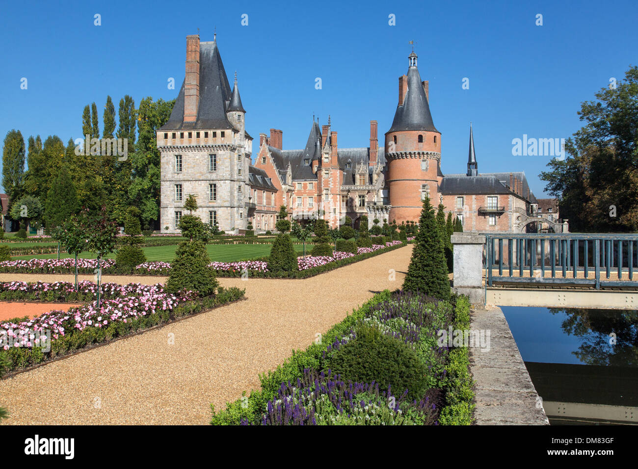FRENCH GARDEN CREATED FROM DESIGNS BY ANDRE LE NOTRE, GARDENER TO KING LOUIS XIV, CHATEAU DE MAINTENON, Stock Photo