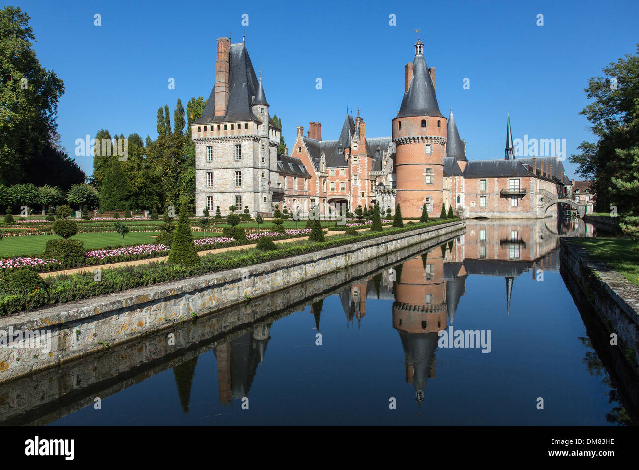 FRENCH GARDEN CREATED FROM DESIGNS BY ANDRE LE NOTRE, GARDENER TO KING LOUIS XIV, CHATEAU DE MAINTENON, Stock Photo