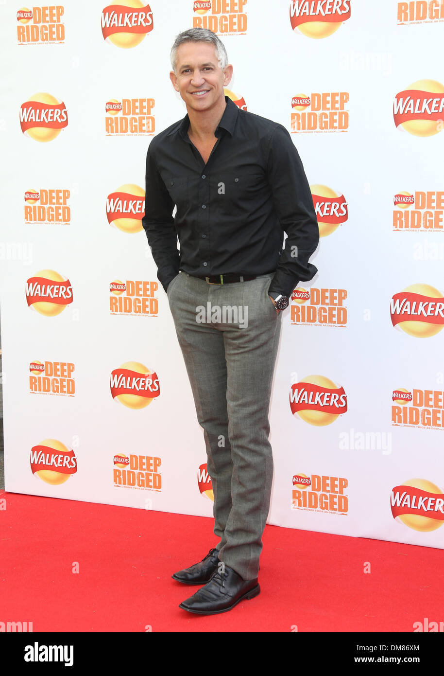 Walkers crisps gary lineker hires stock photography and images Alamy