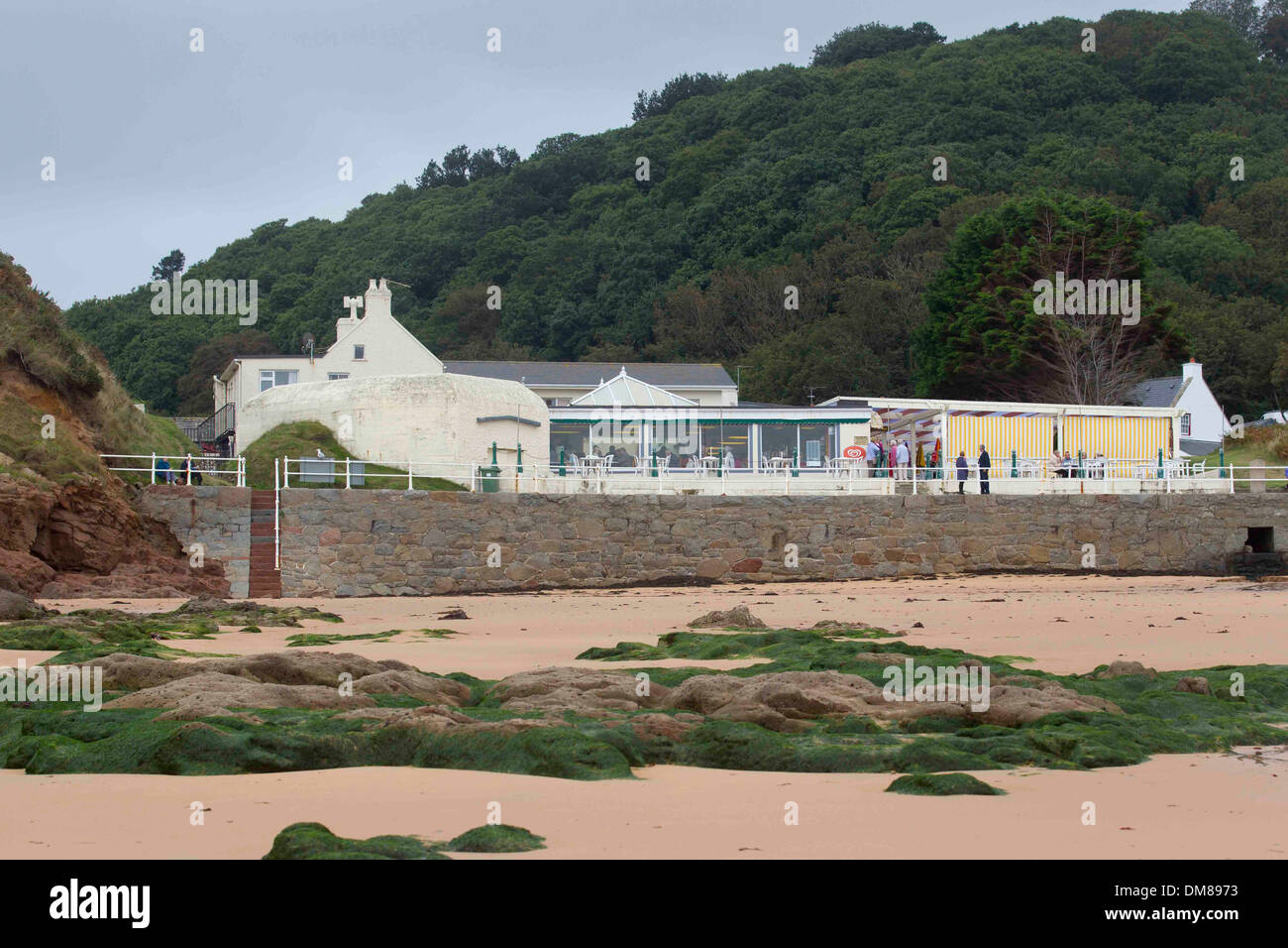 Greve de Lecq café overlooking beach Stock Photo
