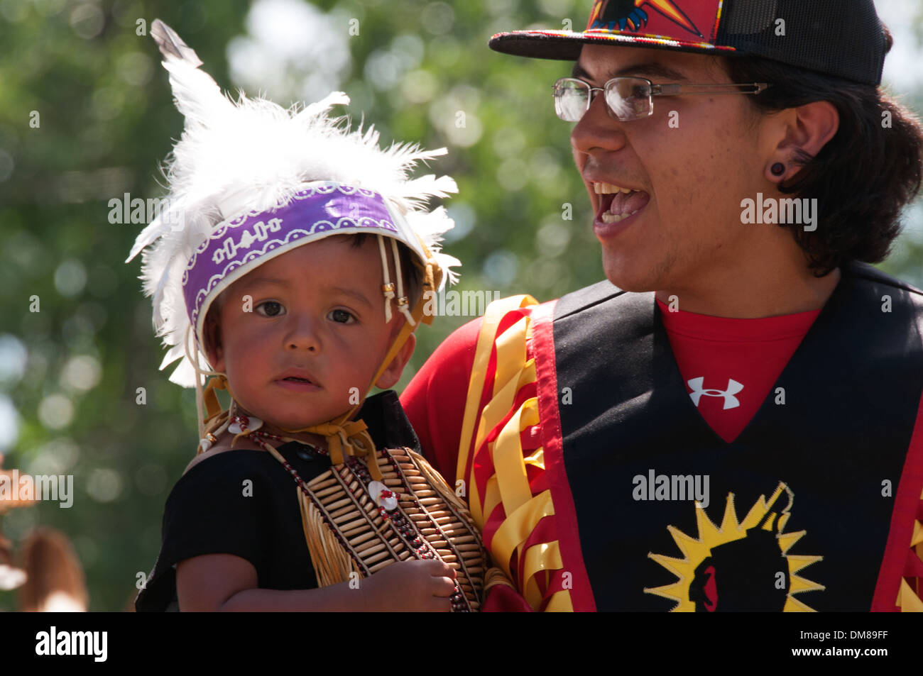 Mohawk Father and child First Nations Quebec Stock Photo