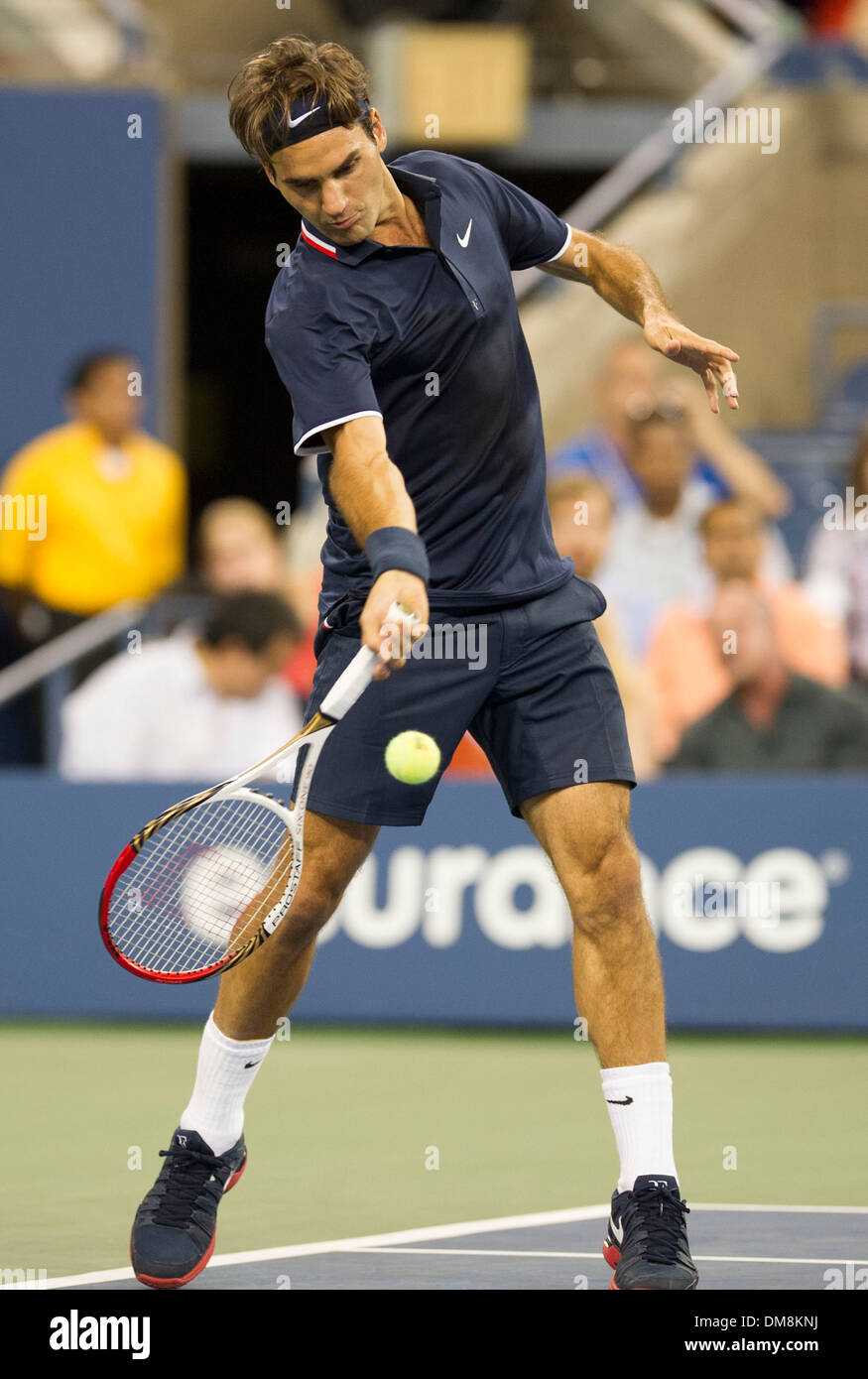 Roger Federer Surprises Fans at US Open with Autograph Session Roger Federer Surprises Fans at US Open with Autograph Session