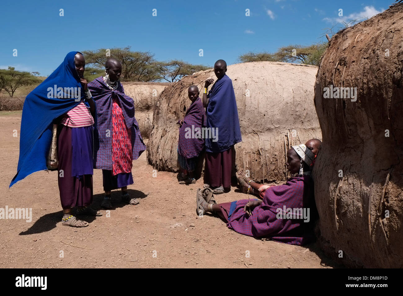 Women cow dung africa hi-res stock photography and images - Alamy