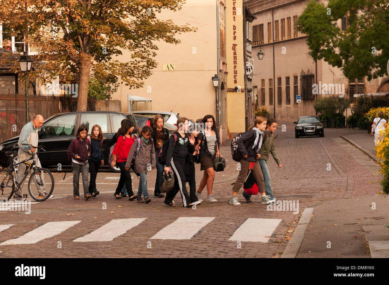 Elk213-2698 France, Alsace, Colmar, teens crossing street Stock Photo