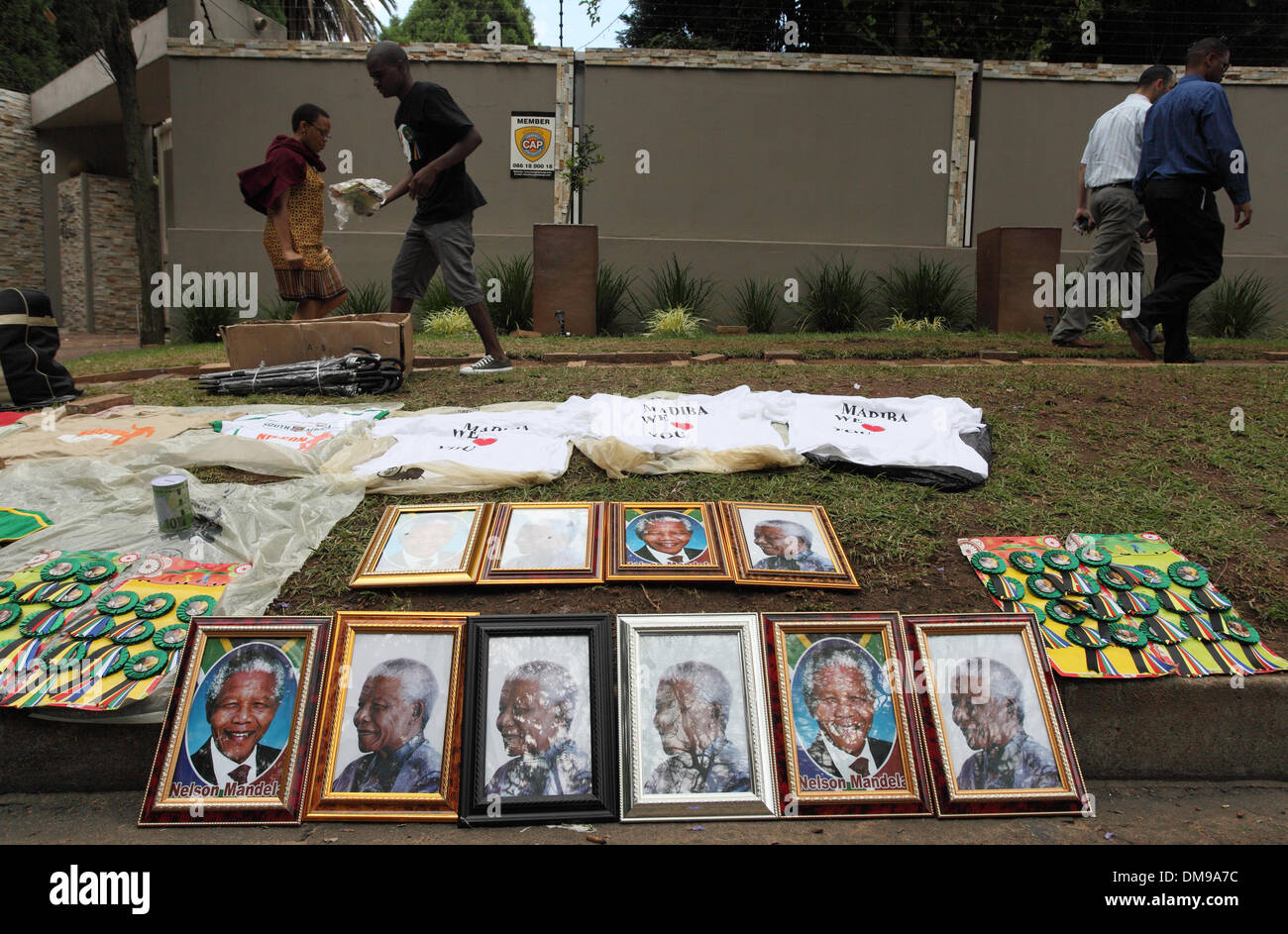 Johannesburg, South Africa. 12th Dec, 2013. Mandela pictures for sale